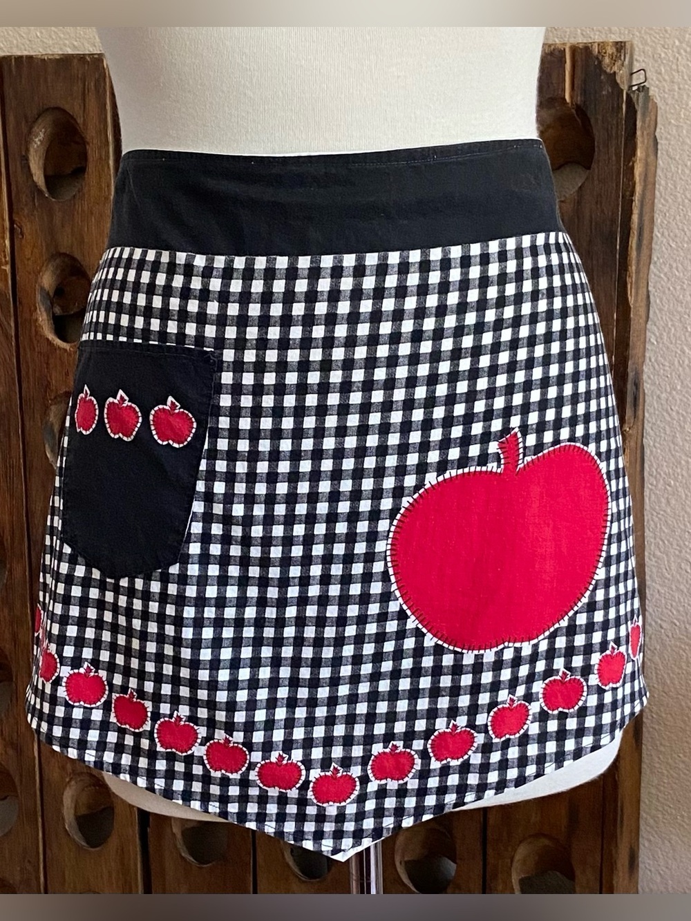 Apron - Vintage - Half/Hostess Style - Red Apples on Black & White Gingham  VGVC